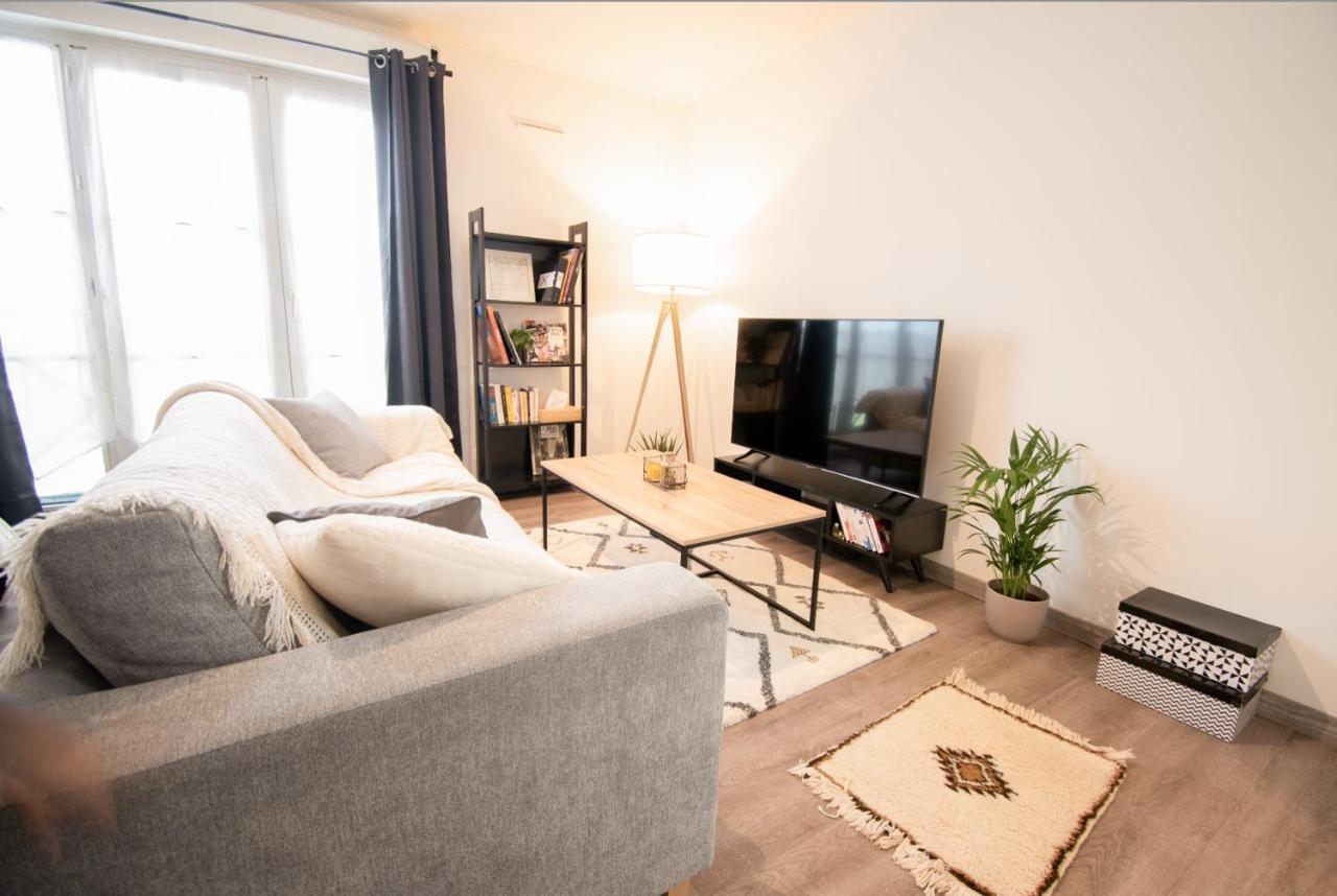 Joli Studio Tout Confort A 2 Pas De La Gare Poissy Bagian luar foto